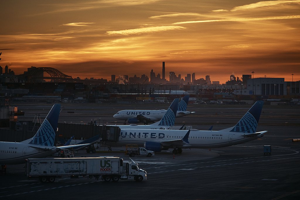 Dozens of Newark flights canceled as airlines try to recover from outage