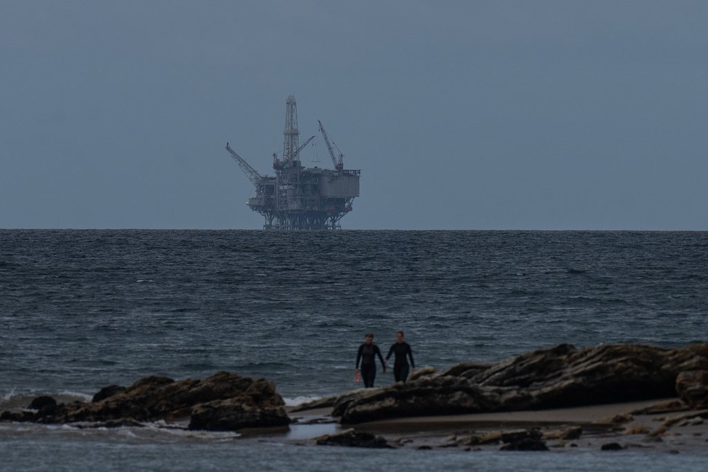 Trump administration ratchets up its fight to get more oil flowing from California