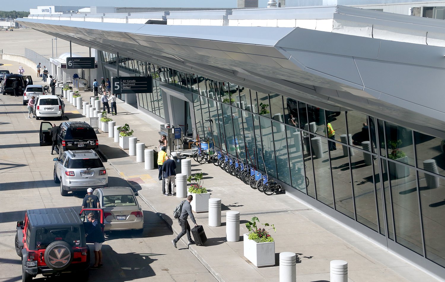 Cleveland Hopkins airport briefly closes over security matter; flights delayed