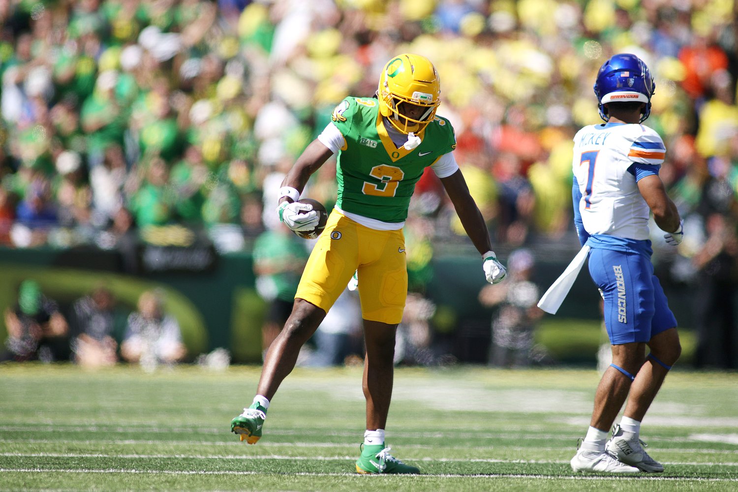 Oregon wide receiver Jeremiah McClellan suffers broken foot, out indefinitely