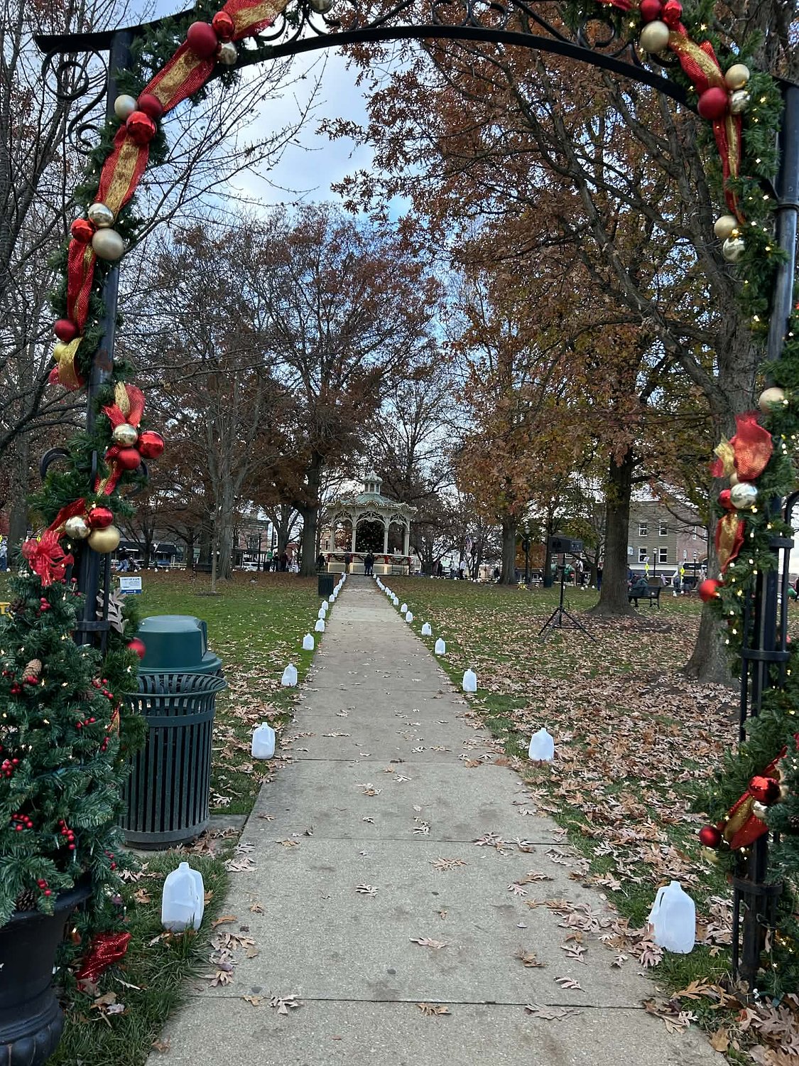 Medina launches holiday decorating sponsorship program