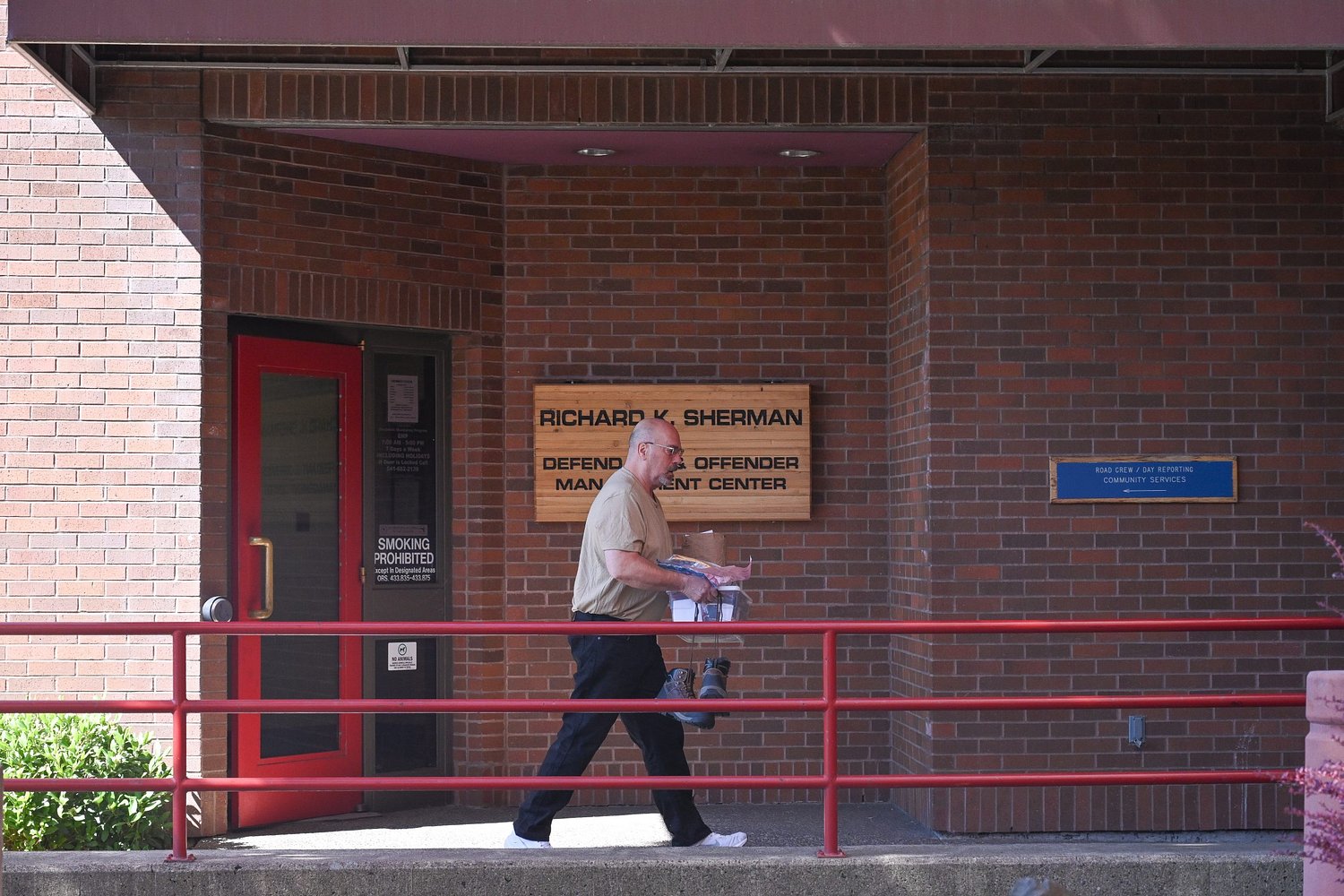 Supporters greet murder defendant in bite-mark case as he’s released from jail