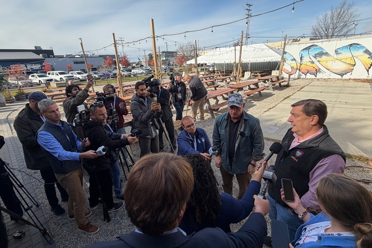Mark Kelly shrugs off Susan Collins’ knocks on Troy Jackson but won’t criticize her by name