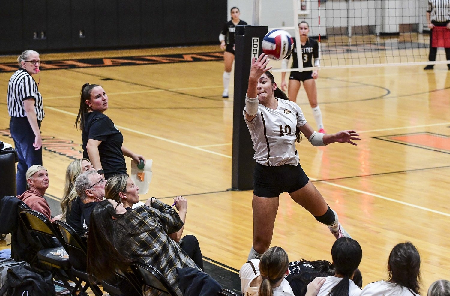 Bethlehem Catholic girls volleyball sweeps way to EPC final in playoff Holy War