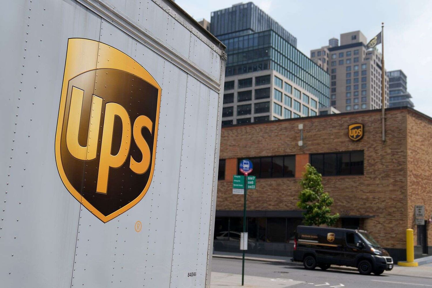 New Mexico Environment Department gives UPS funding to replace 16 delivery trucks