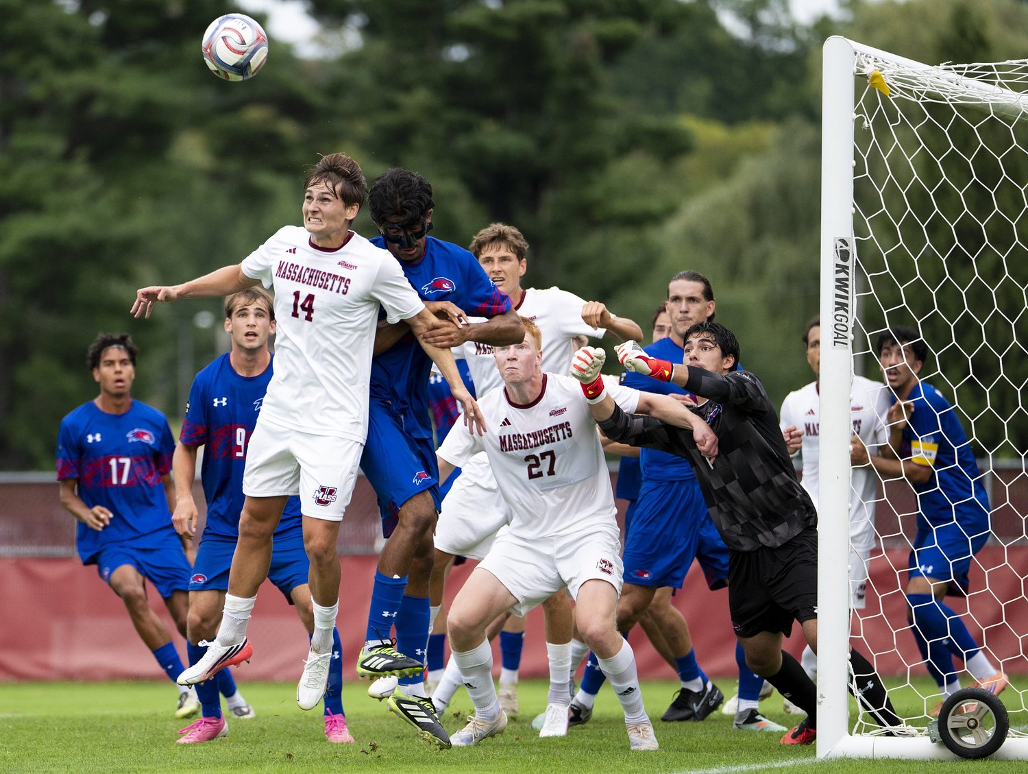 Liam Gainey's goal, Dean Linden's excellence in net leads UMass men's soccer past UML, 1-0