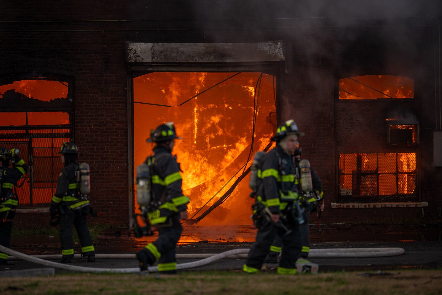 FDNY investigating cause of massive Mount Loretto fire that tore through warehouse