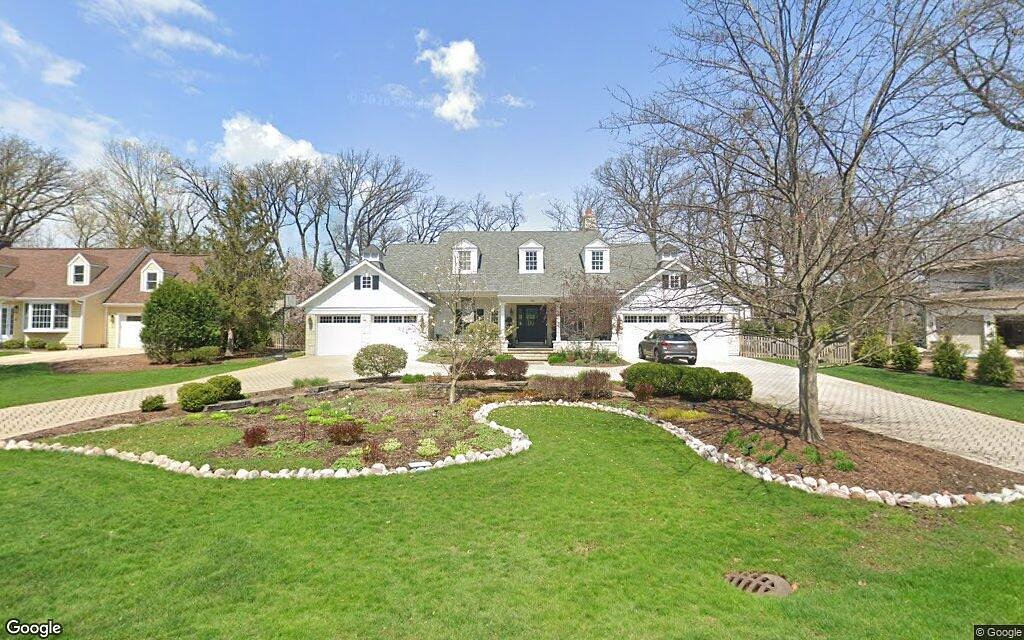 Single-family home in Hinsdale goes for $2.03 million
