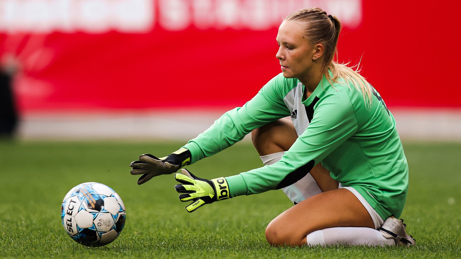 Who are the top returning statewide girls soccer saves leaders in 2026?