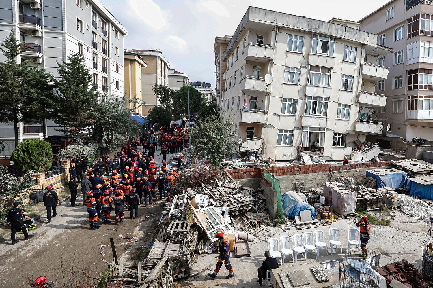 A partial building collapse in Istanbul kills 2 and traps at least 2 more