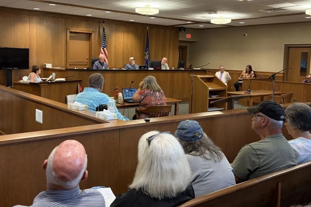 Ousted manager’s lawsuit pulls Washington County back into political chaos