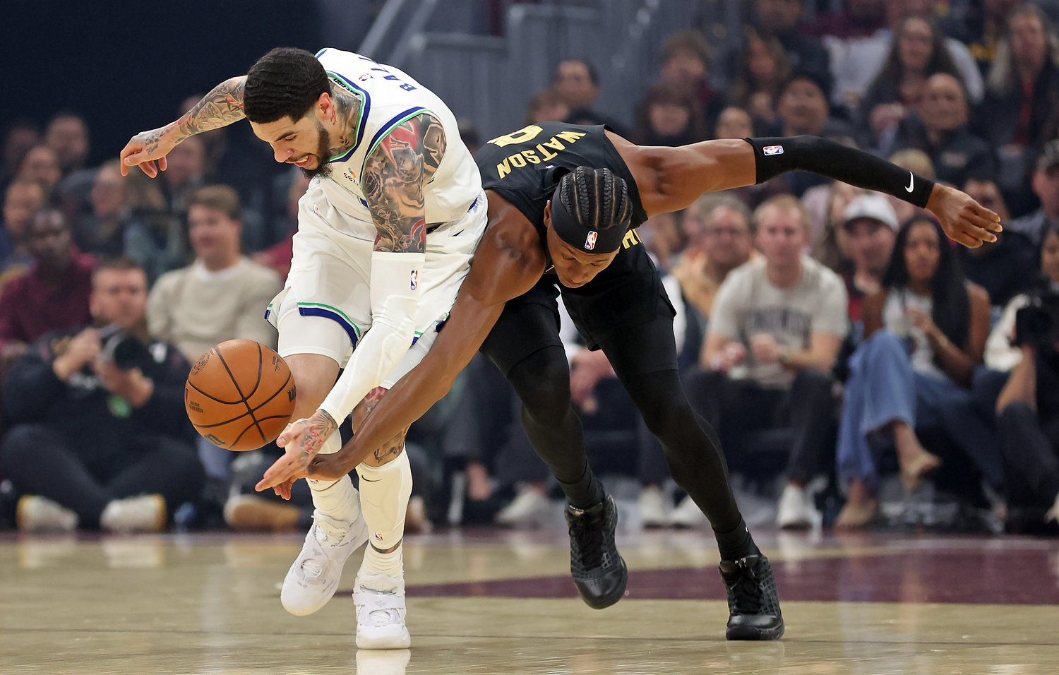 Cavs flip late-game script, rally to hand Minnesota Timberwolves first loss of season in overtime, 127-125