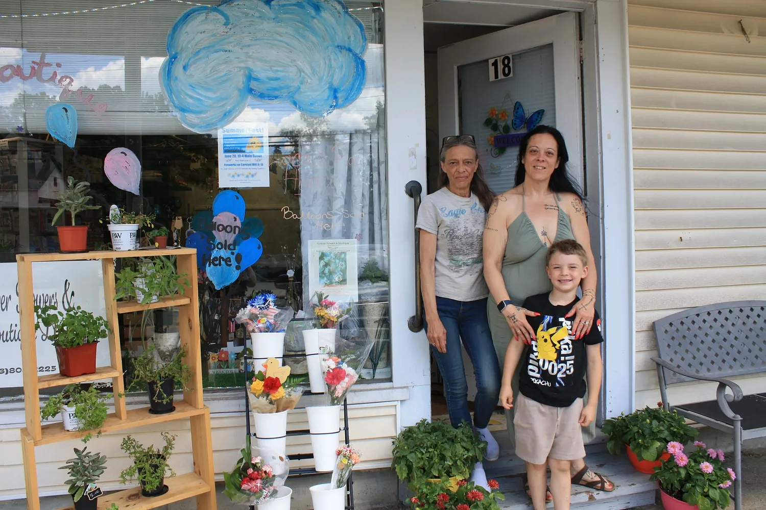 Mother-daughter duo opens Forever Flowers & Boutique in Wilton