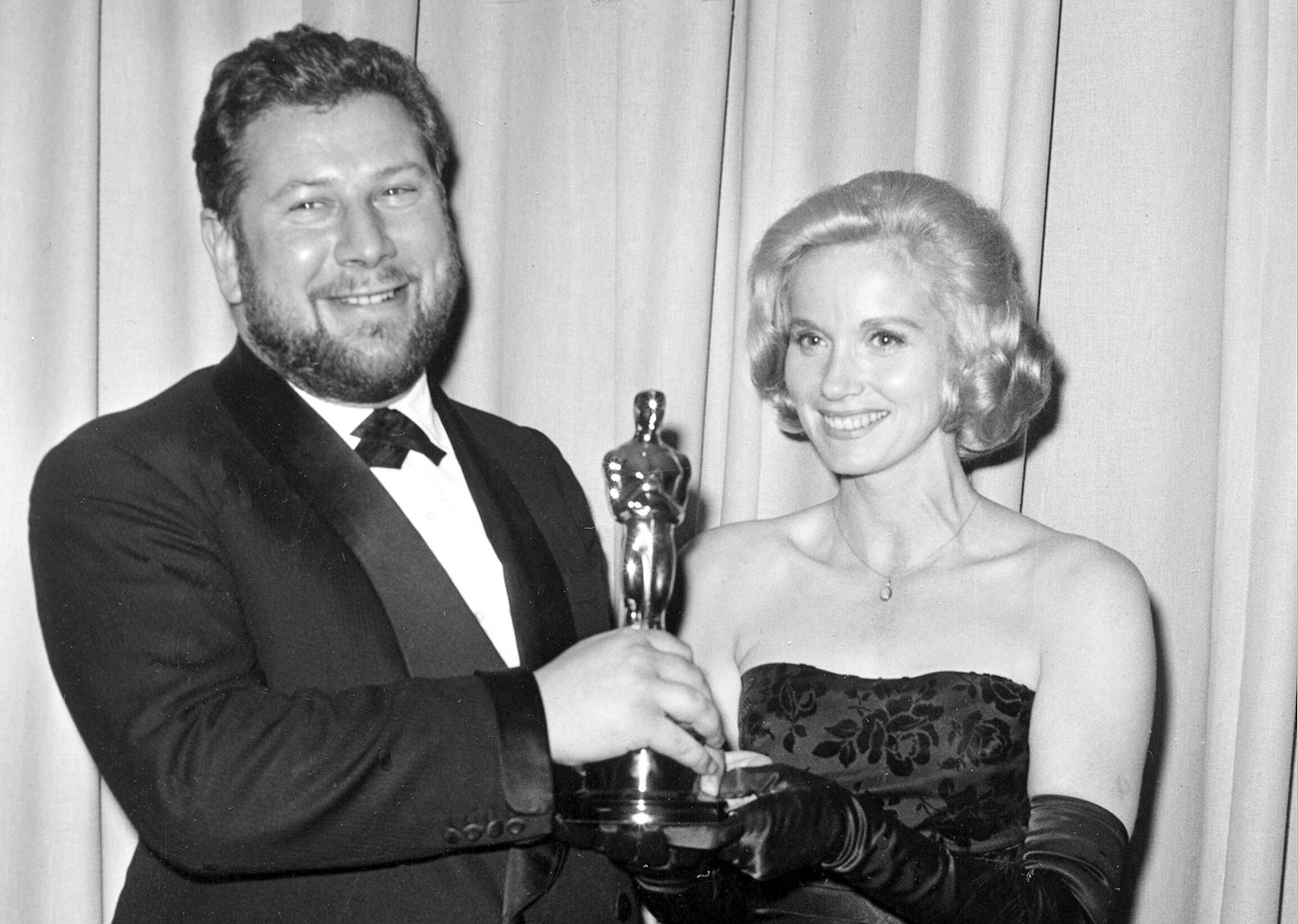 Legendary Oscar-winning actor who brought classic Nantucket comedy to life has died at 102
