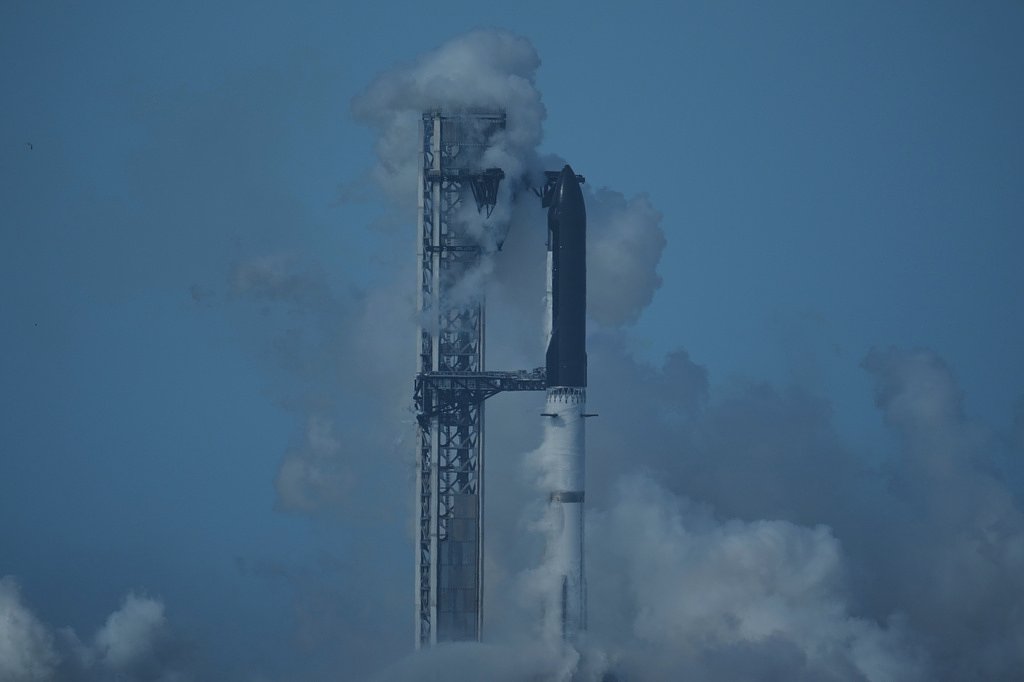SpaceX Starship launch aborted on the pad at the last moment