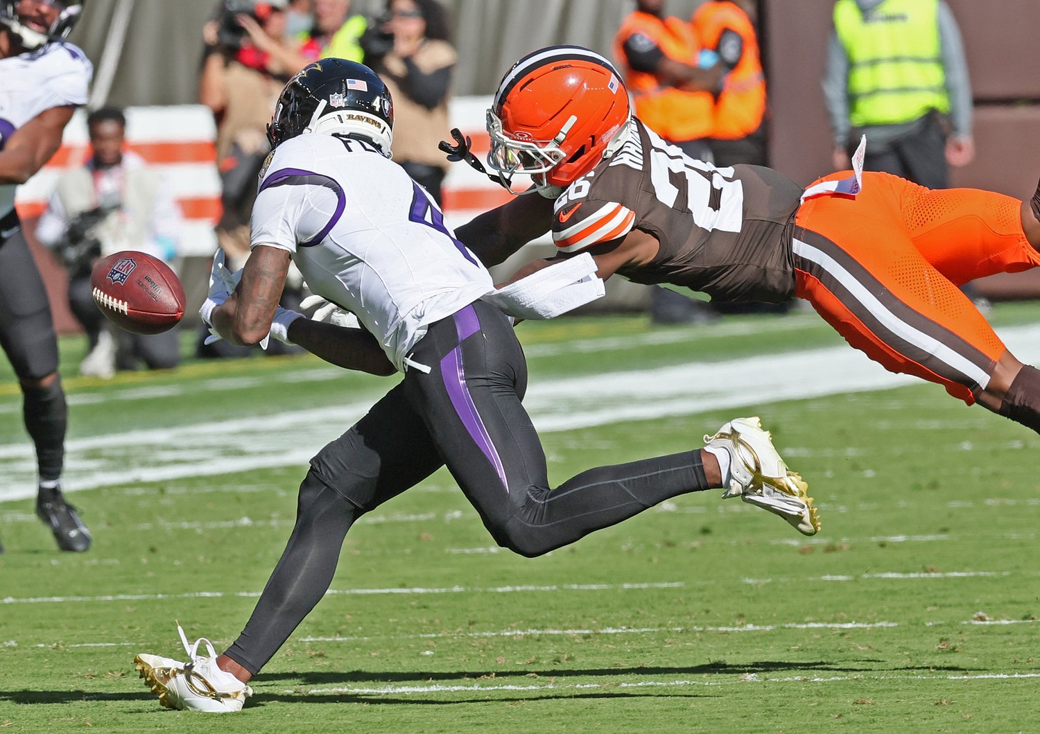 Deshaun Watson orchestrates 4th 4th-quarter comeback to lead Browns into 1st place  at 4-2 with 13-10 victory over Ravens