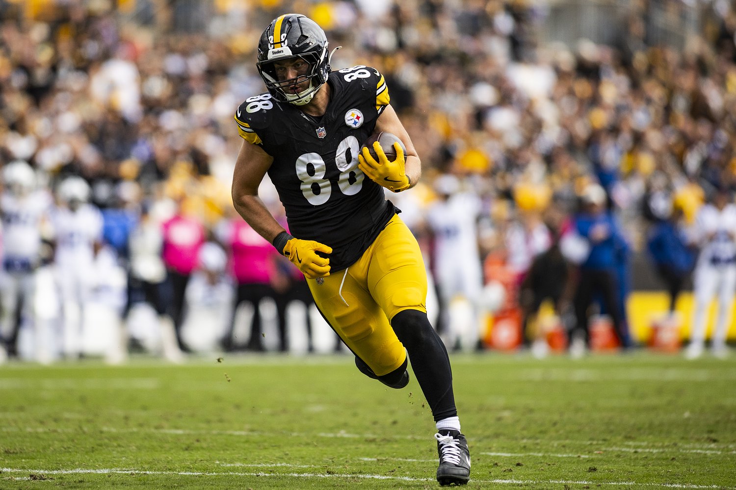 Pittsburgh Steelers get huge boost with good injury news on five starters, including Pat Freiermuth