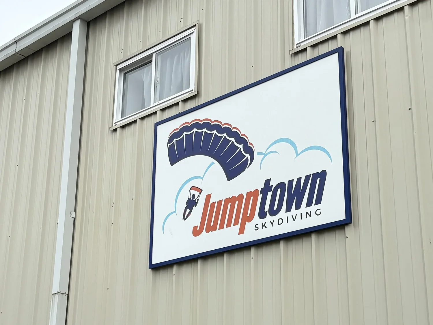28-year-old Boston man dies in skydiving accident