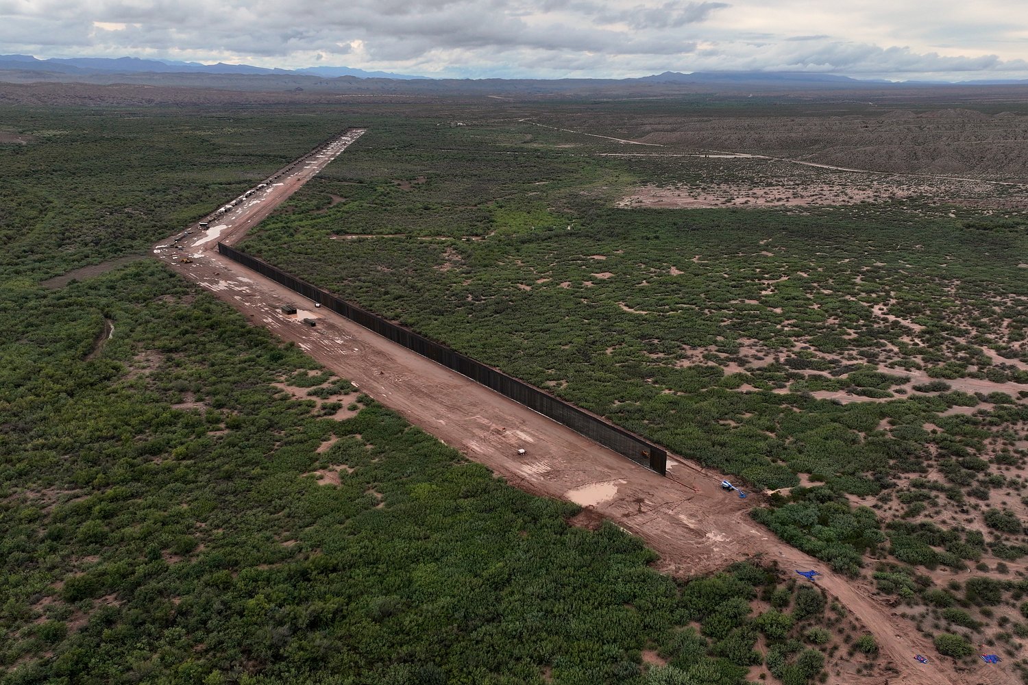 Trump administration asks Supreme Court to resume Texas border wall construction despite local opposition