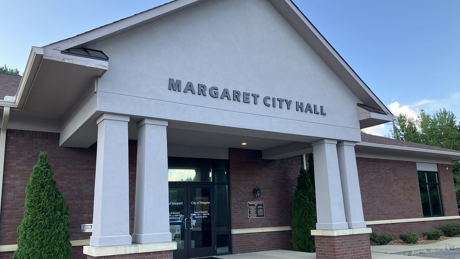 Mayor of beleaguered Alabama town asking governor for investigation of city council