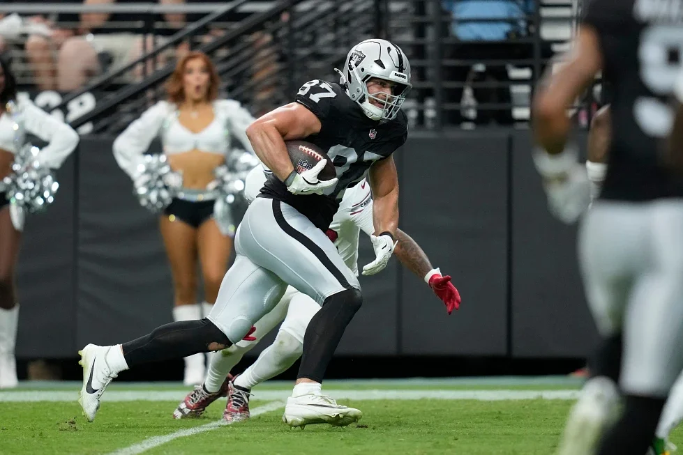 Mayer steps in, Barnes steps up: NKY pair driving early NFL storylines