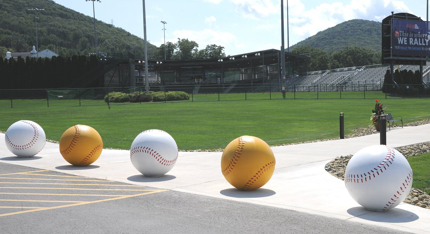 Little League World Series teams splash through a rainy day off
