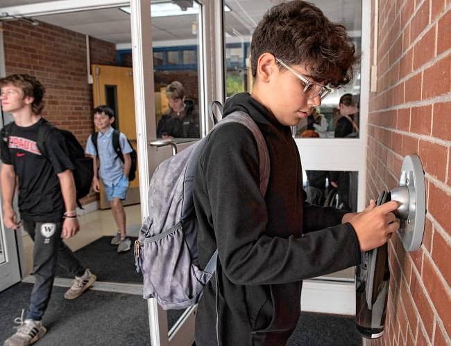 Northampton Public Schools implement bell-to-bell cellphone ban