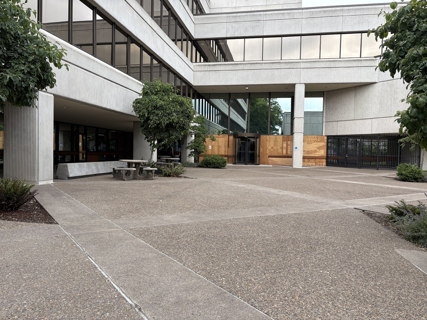 Eugene Federal Building fence blocking protesters removed after court order; appeal pending