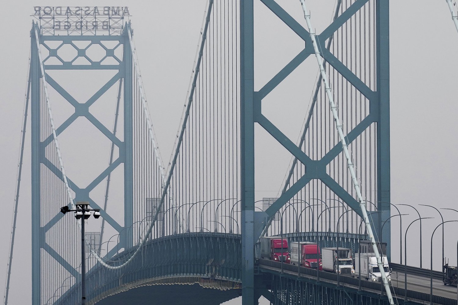 32-year-old man arrested following crash, foot chase on Ambassador Bridge