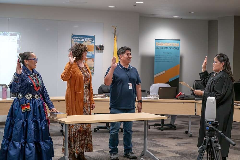 Farmington Board of Education swears in board members