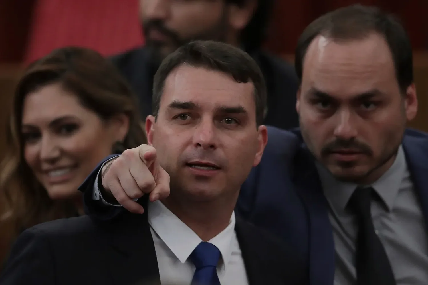 Flávio Bolsonaro's departure to the US sparks a flurry of viral Brazilian memes