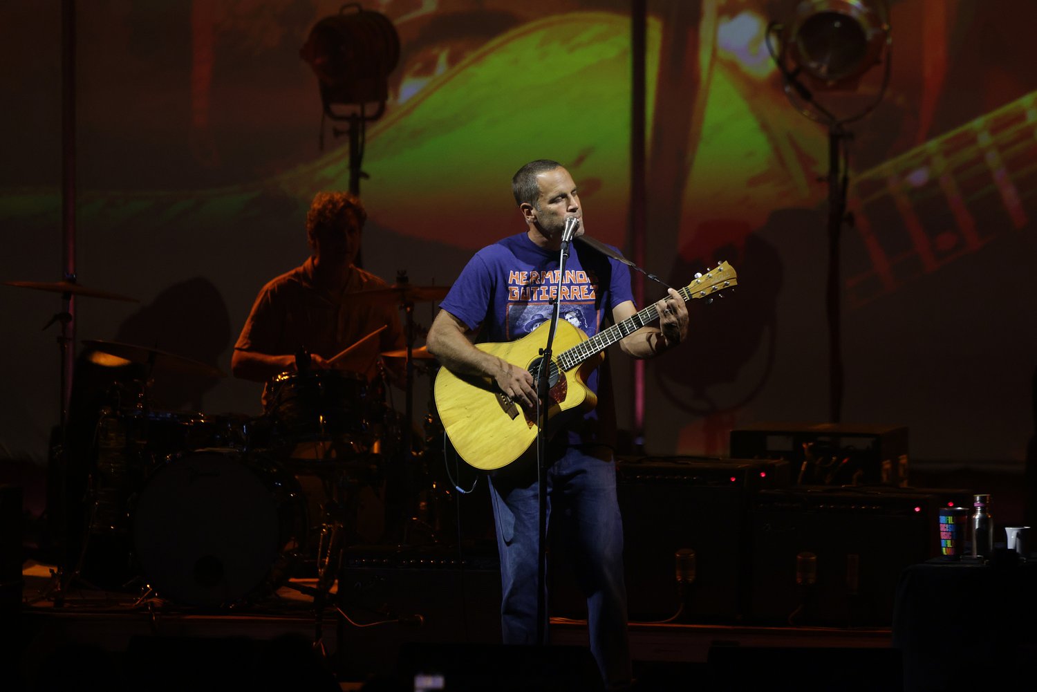 Jack Johnson brings tropical vibes to sold-out Blossom Music Center show