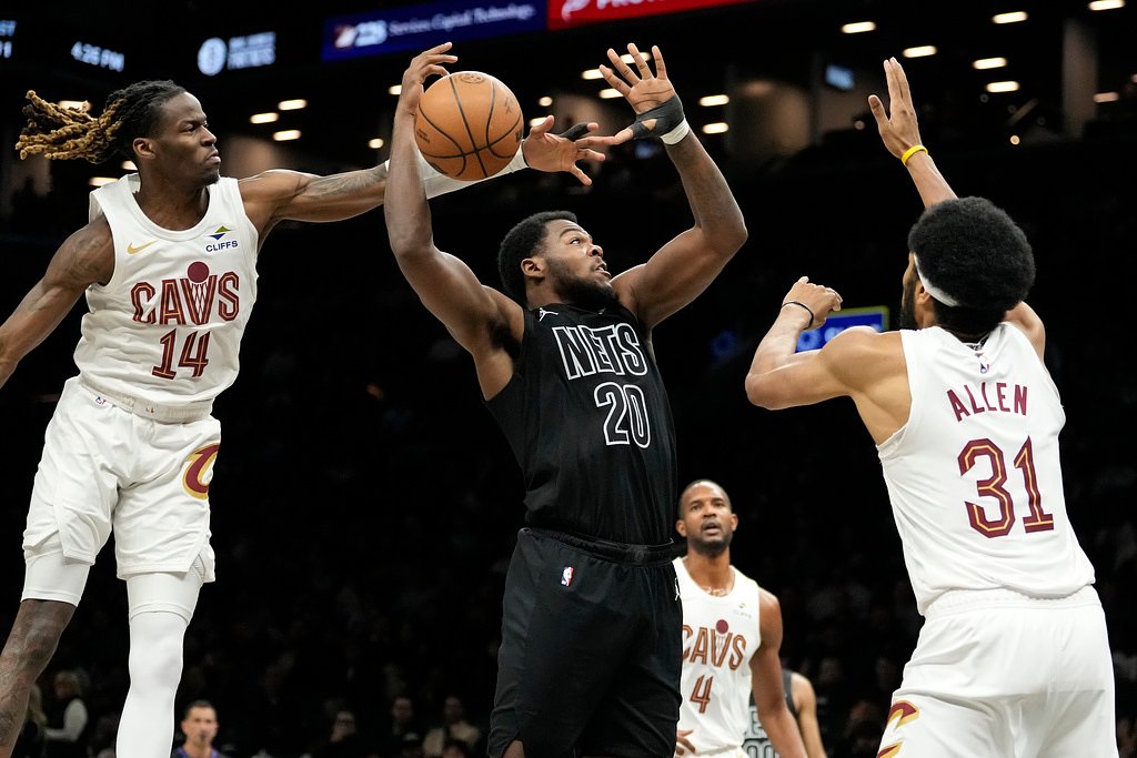 Potential Celtics center target  signs new deal with Nets