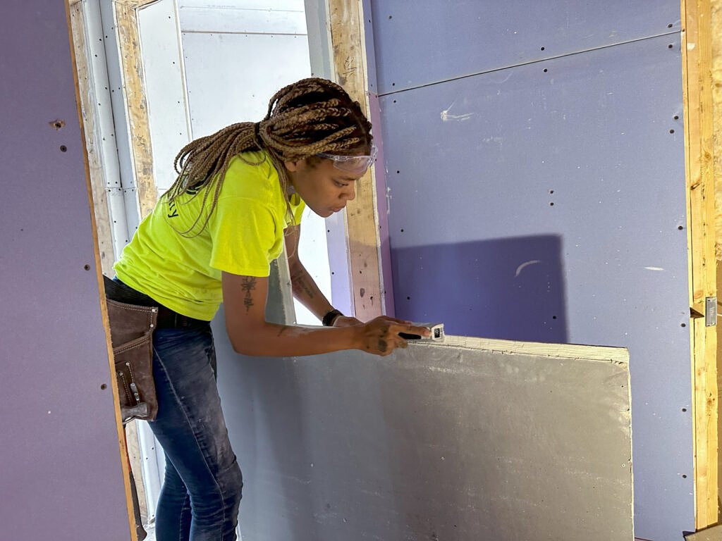 Downward trend in employment for women nationwide, in Oregon, raising questions