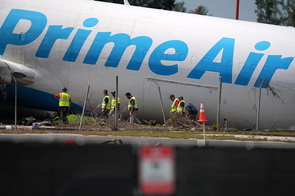 A pilot of the Amazon cargo plane that careened off Miami runway warned it was coming in too fast