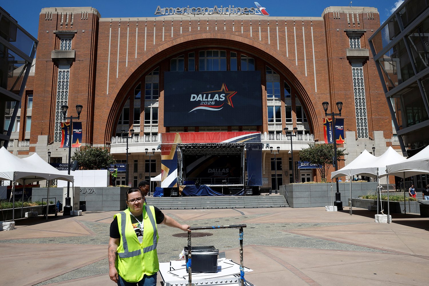Live updates: Republicans descend on Dallas for Trump’s midterm convention