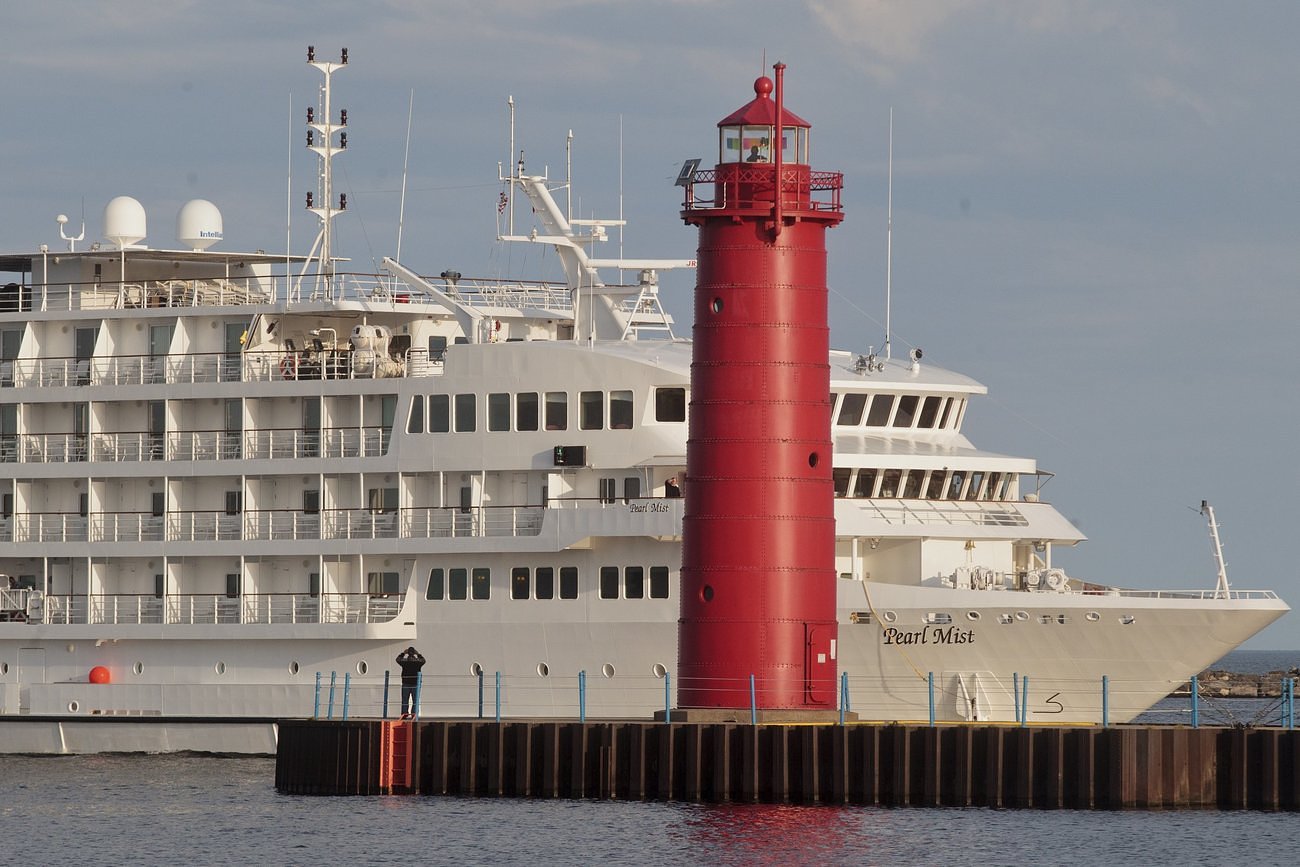 Great Lakes cruising brought $310M to region this year as industry adds ports, ships