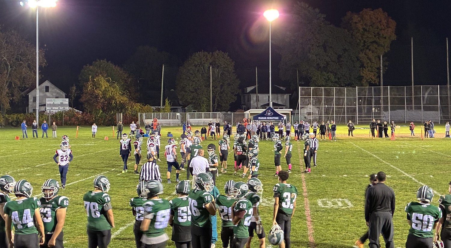 H.S. football: Greenfield overcomes early QB injury to defeat Mahar, 14-7