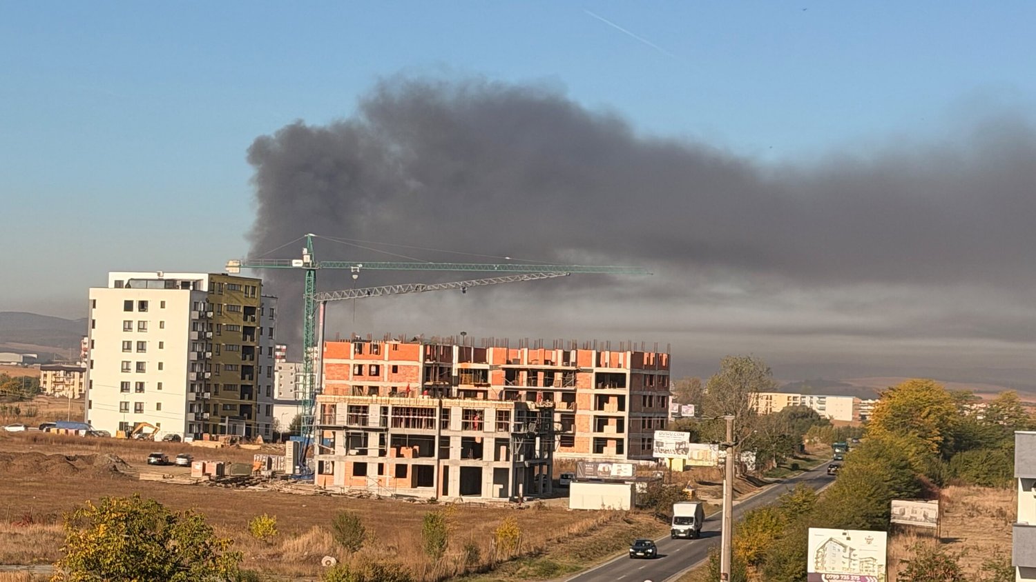 Aer încărcat cu pulberi după incendiul devastator de lângă Sibiu: valorile, aproape de limita maximă admisă