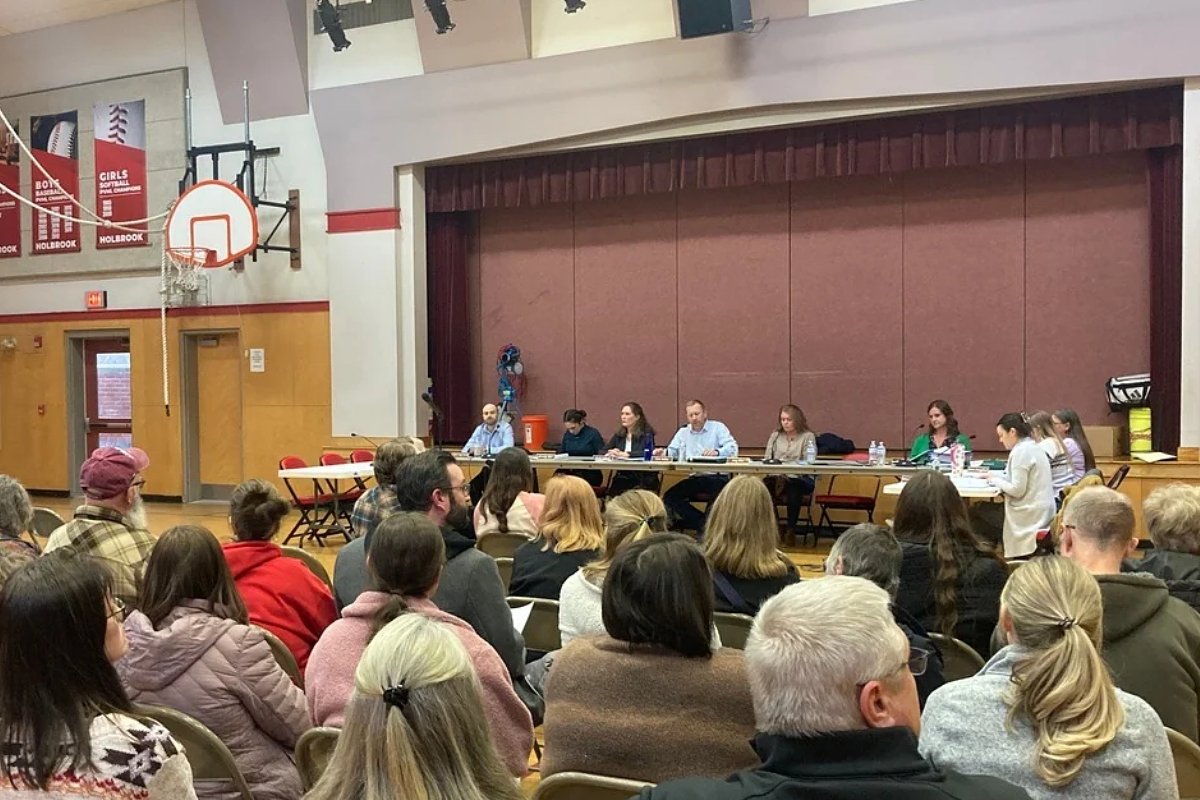 Holden-area voters to decide whether to close school or risk $670K fee