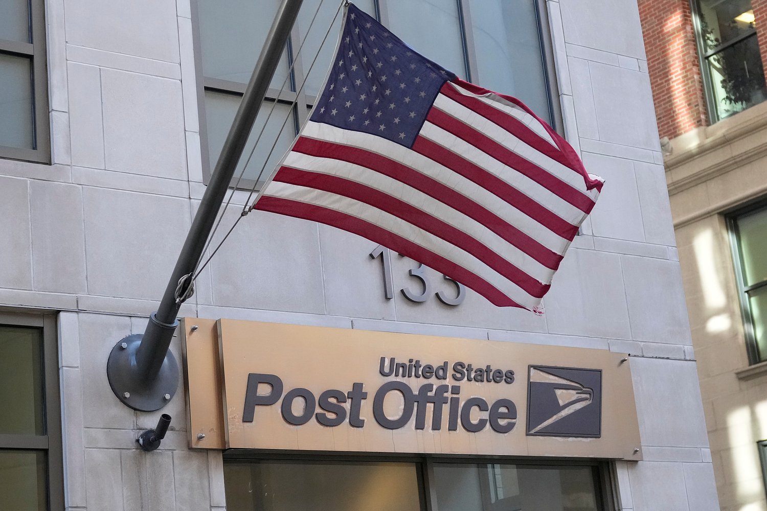 Oregon contractor paid nearly $500K in kickbacks to snag U.S. Postal Service repair work