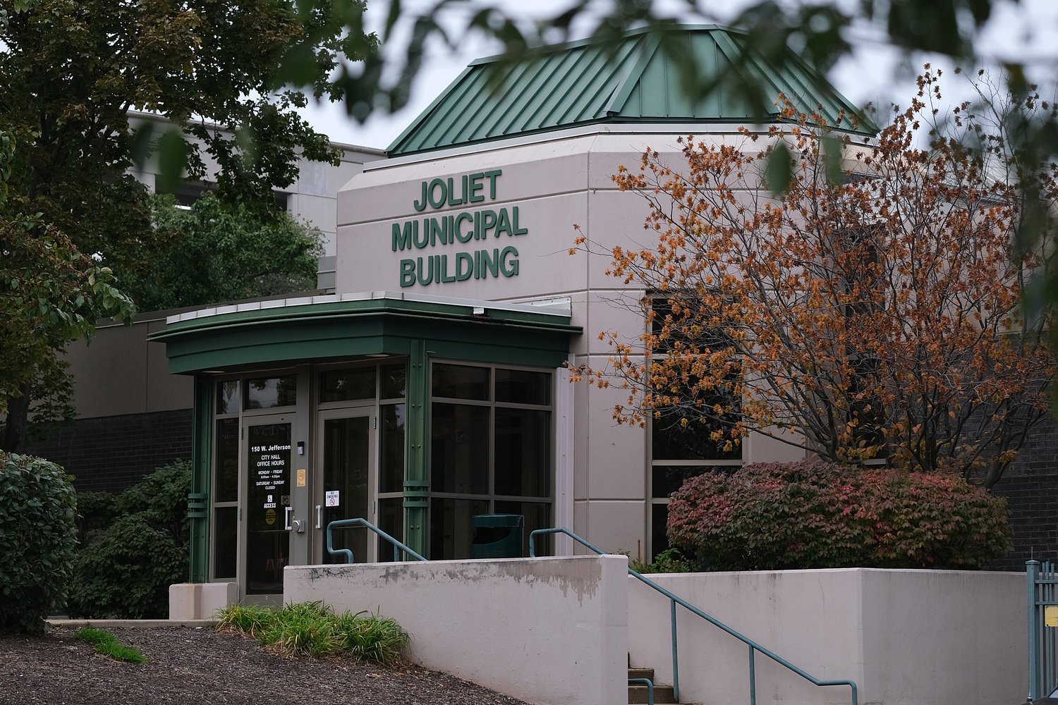 Joliet reviewing free-gas policy for top city administrators