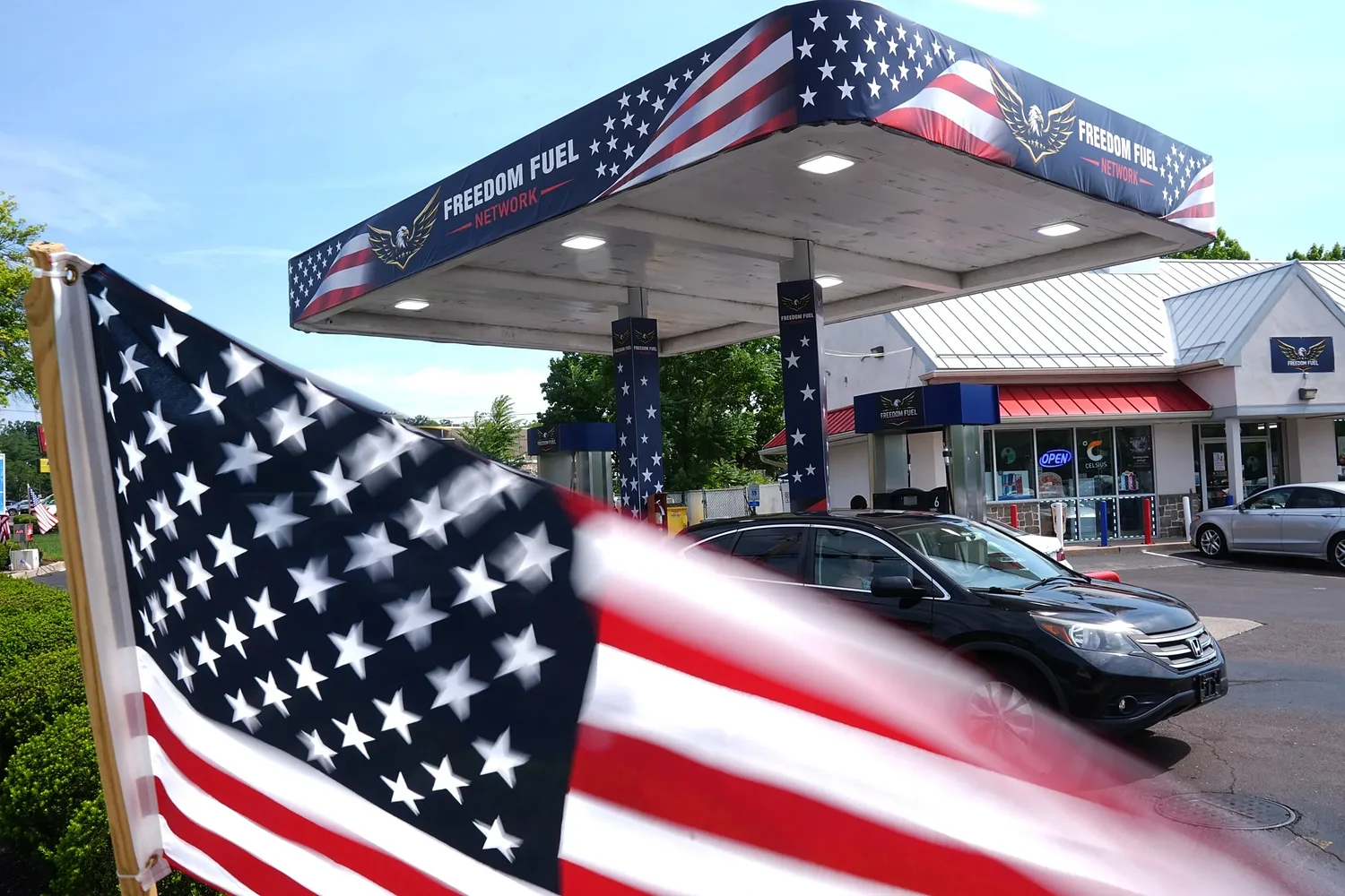 The Kleptocrat Nesting Dolls Behind Trump’s Potemkin Gas Stations
