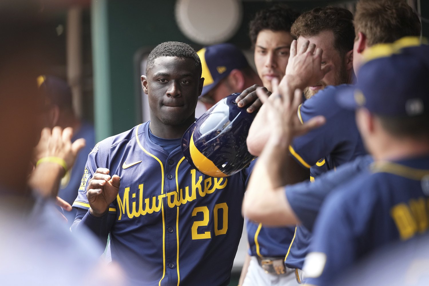 Former Tigers outfielder, back from Korea, signs with Blue Jays