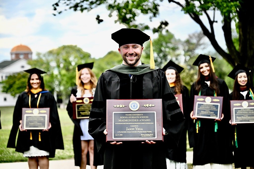 Staten Island PT graduate earns prestigious award from Touro University -- Inside Out