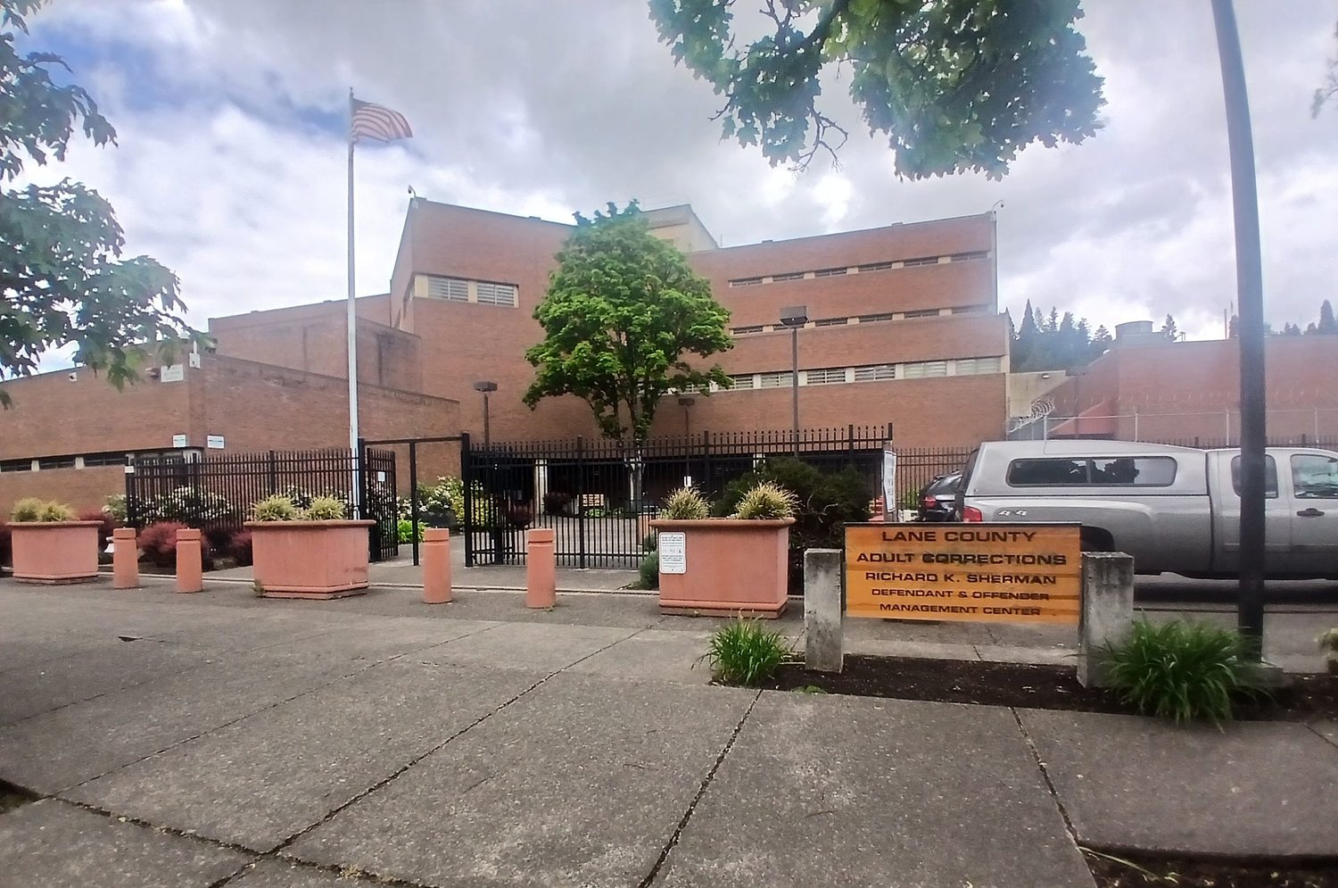 Former Lane County Jail inmate alleges slip on wet floor due to county’s negligence