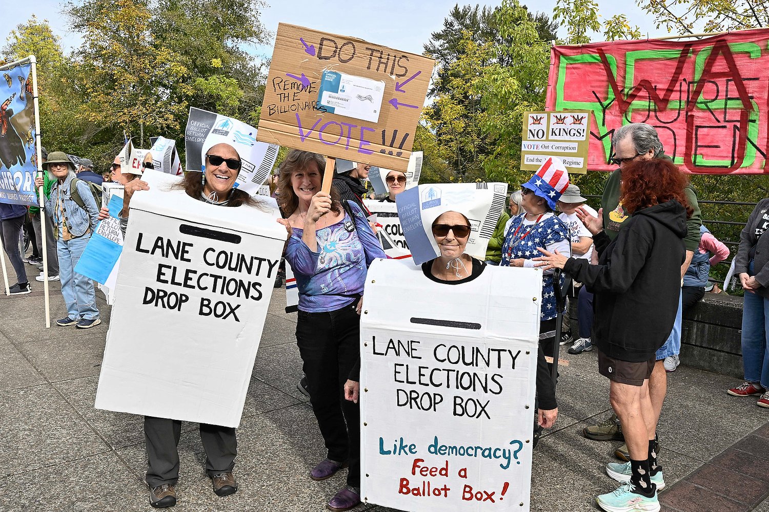 ‘No Kings’ rallies draw a crowd in Eugene, protesting Trump, urging people to vote early