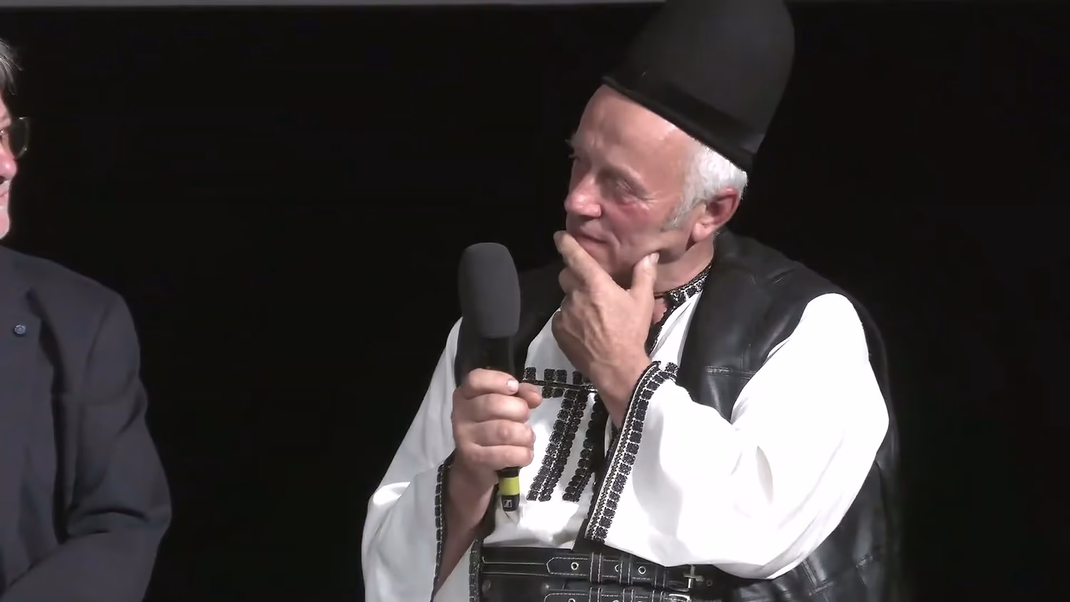 Umorul ciobanilor, la Astra Film: cum alegi berbecul, ce faci cu ursul și ce e „sângele Domnului”
