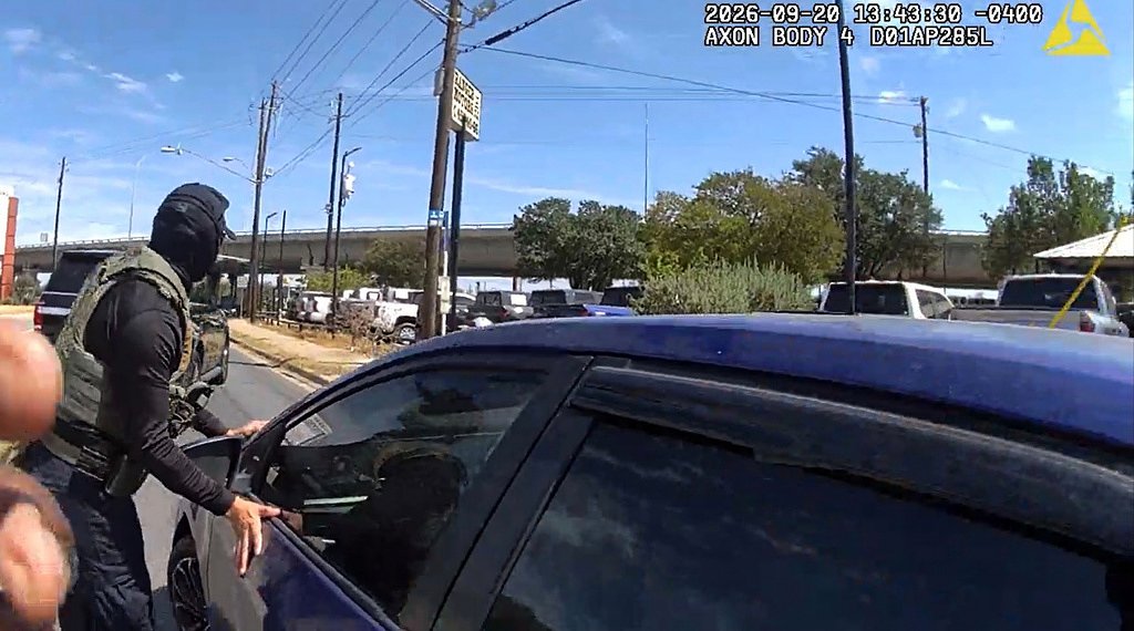Judge keeps Venezuelan delivery driver shot by ICE in custody for alleged assault