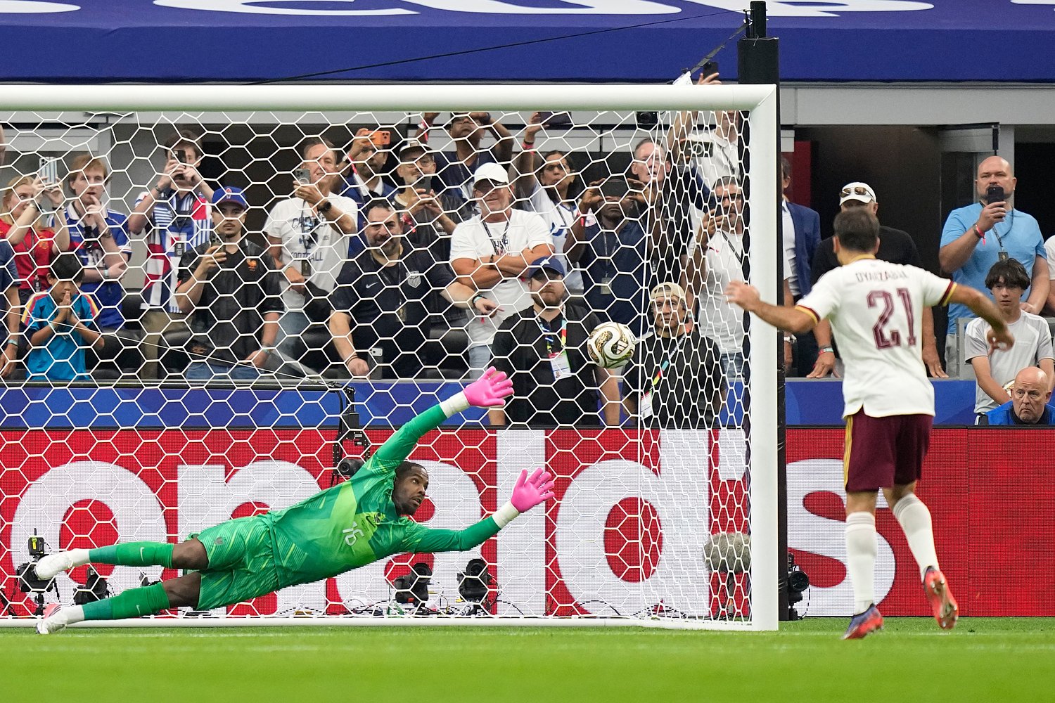 Spain tops France 2-0, moves within one win of World Cup title